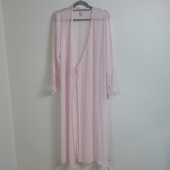 delicates Other - Delicates Soft Pink Lace Trim Robe Size S/M